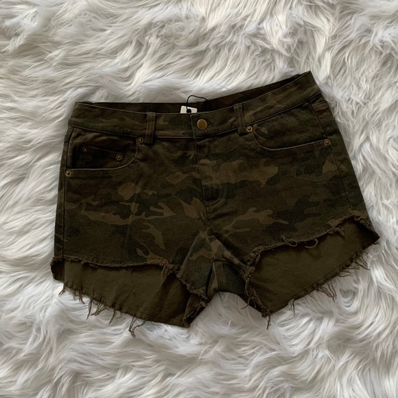Olivaceous camo cutoff shorts - Picture 5 of 6